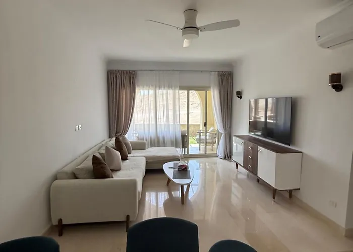 Charming 2 Bedroom 300 M From Corral Reef