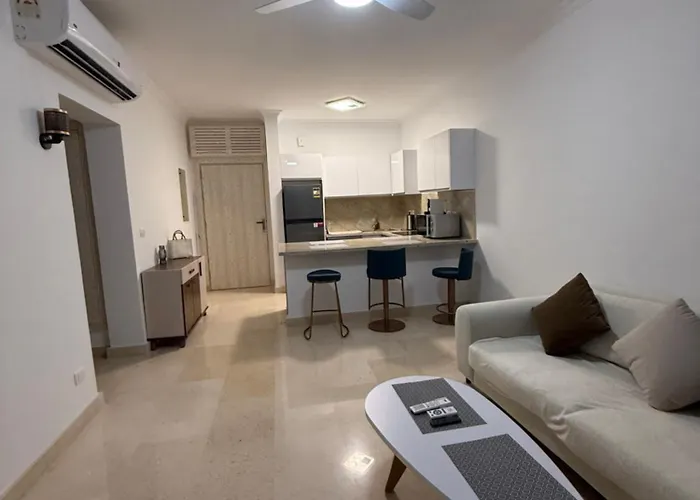 Charming 2 Bedroom 300 M From Corral Reef *